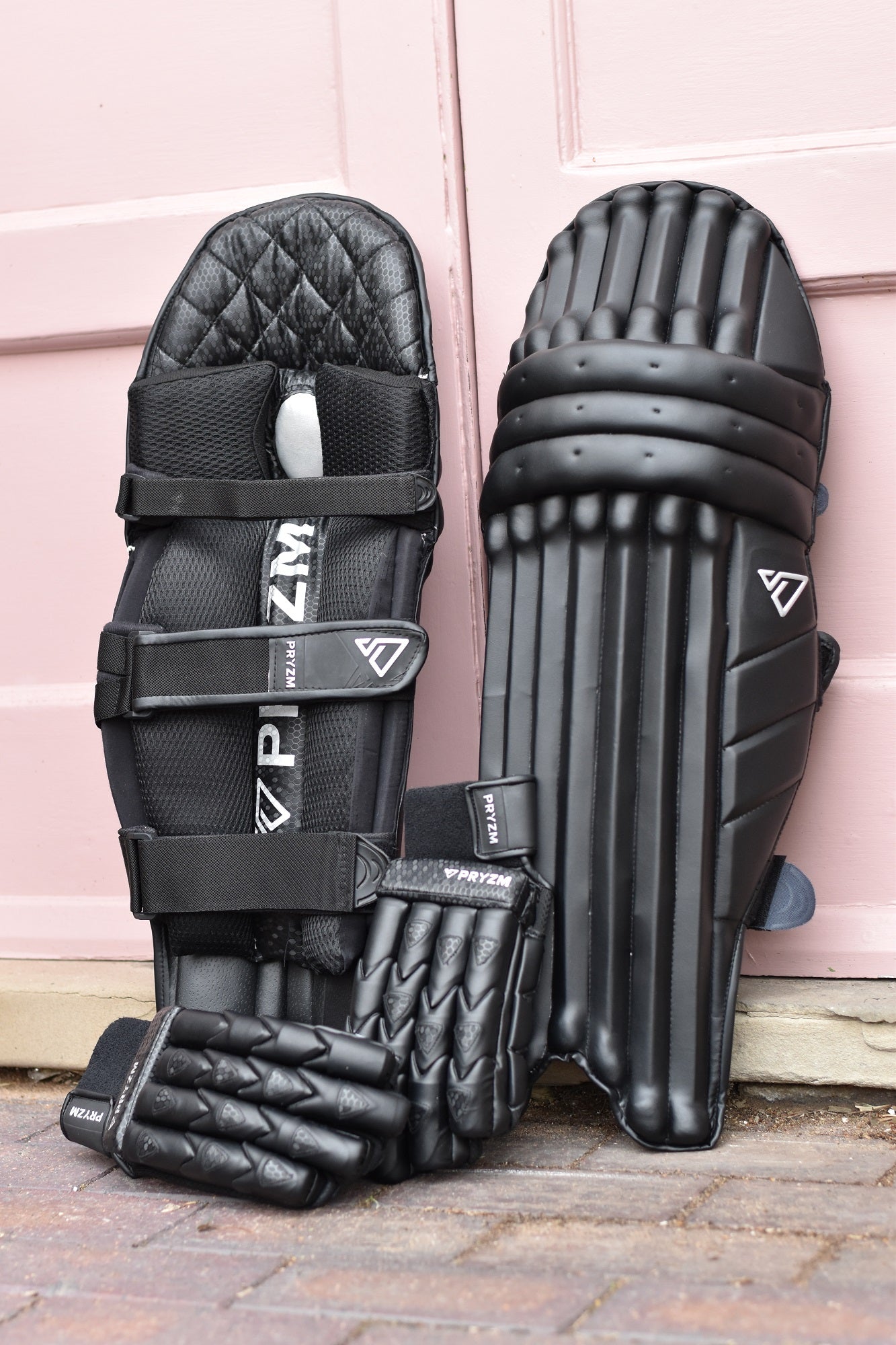 2026 Black Pads & Gloves Bundle