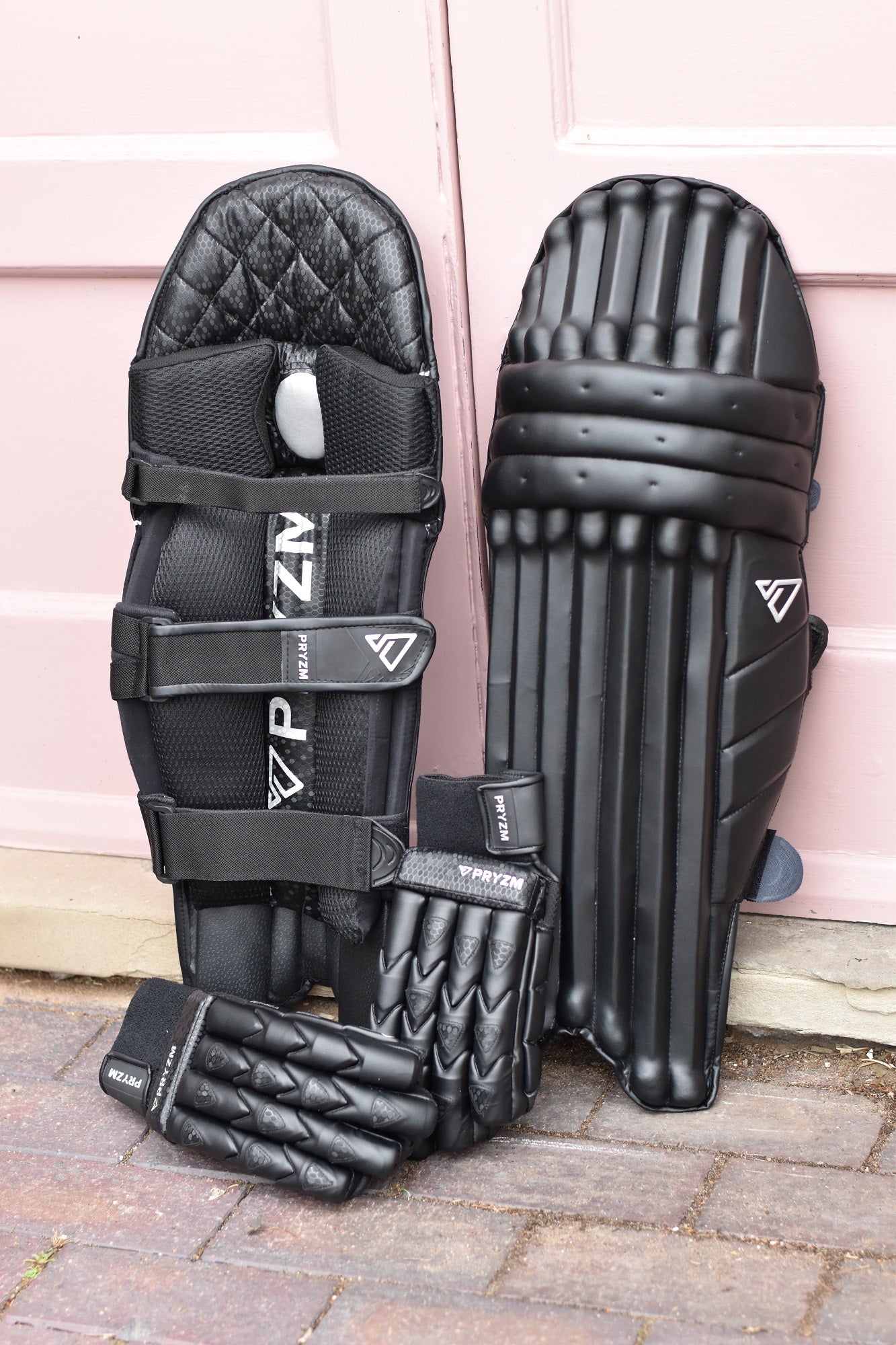 2026 Black Pads & Gloves Bundle