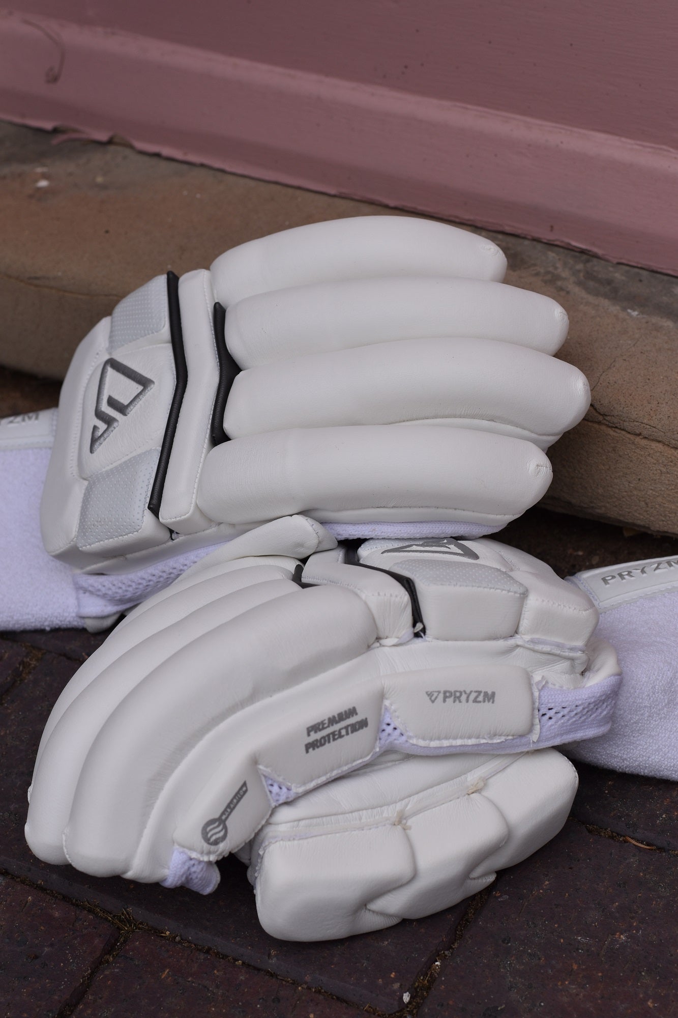 2026 Heritage Pads & Gloves + Black Signature Wheelie Duffle Bundle - Pryzm Cricket