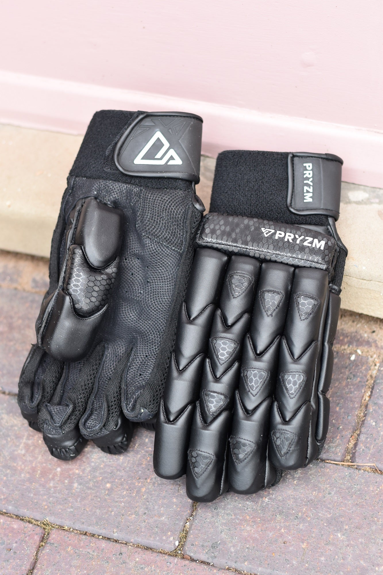 2026 Black Pads & Gloves Bundle