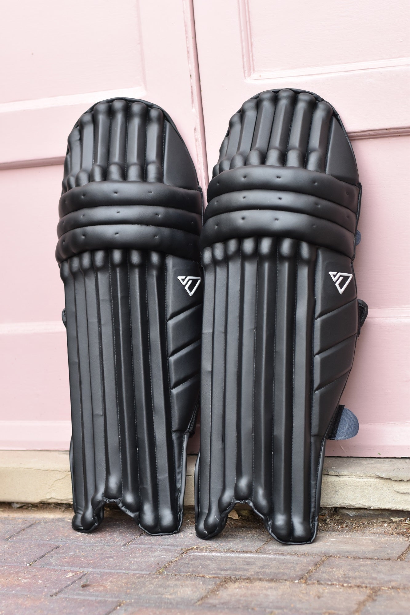 2026 Black Pads & Gloves Bundle