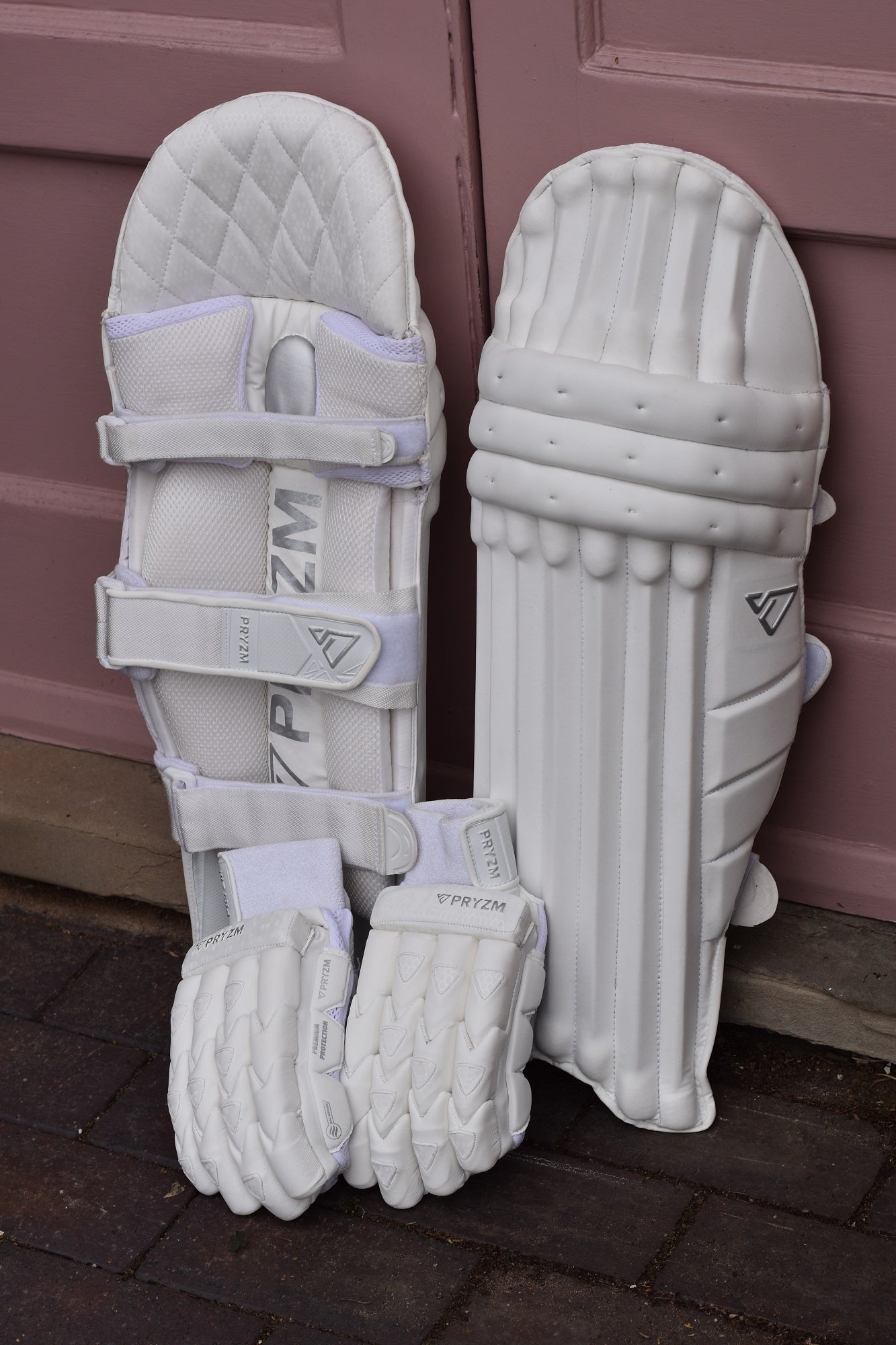 2026 Heritage Batting Pads & Tempo Gloves Bundle