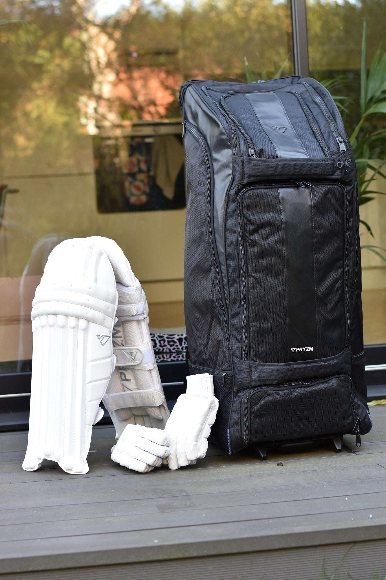 2026 Heritage Pads & Tempo Gloves + Black Signature Wheelie Duffle Bundle