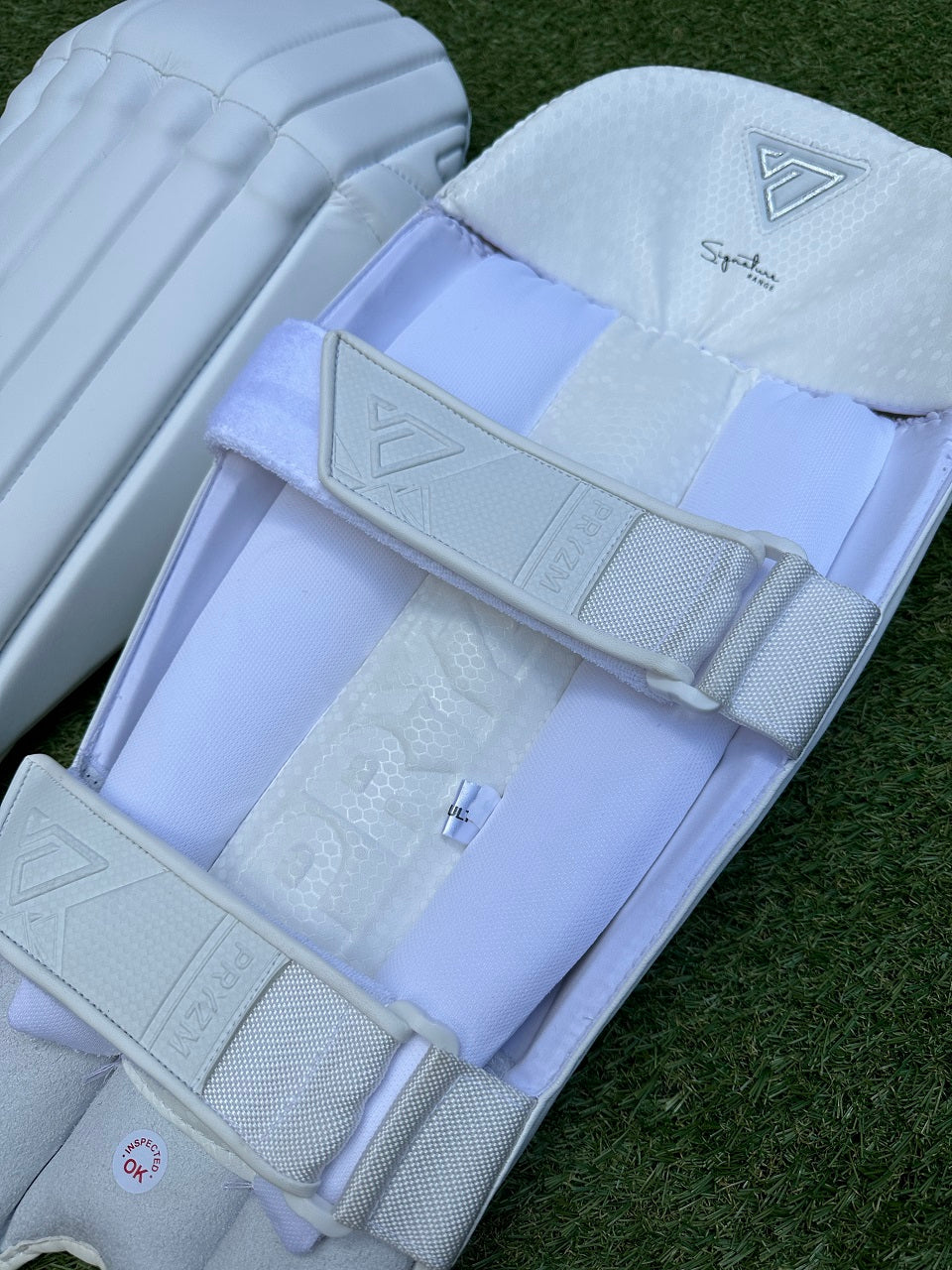 Signature Wicket Keeping Pads