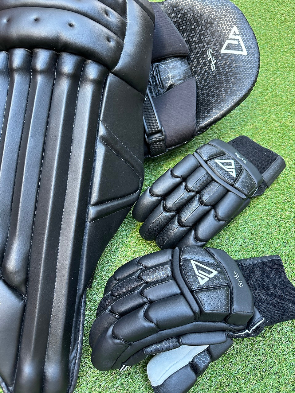 Black Signature Pads & Gloves Bundle